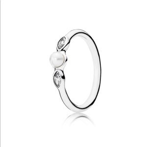 PANDORA petite luminous leaves ring